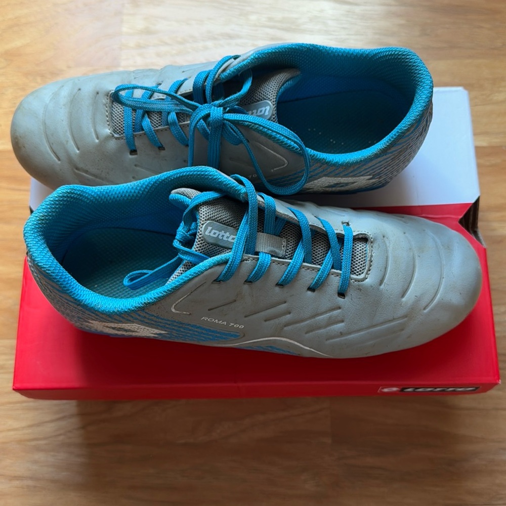 Soccer cleats Lotto size 4 blue kids soccer cleats